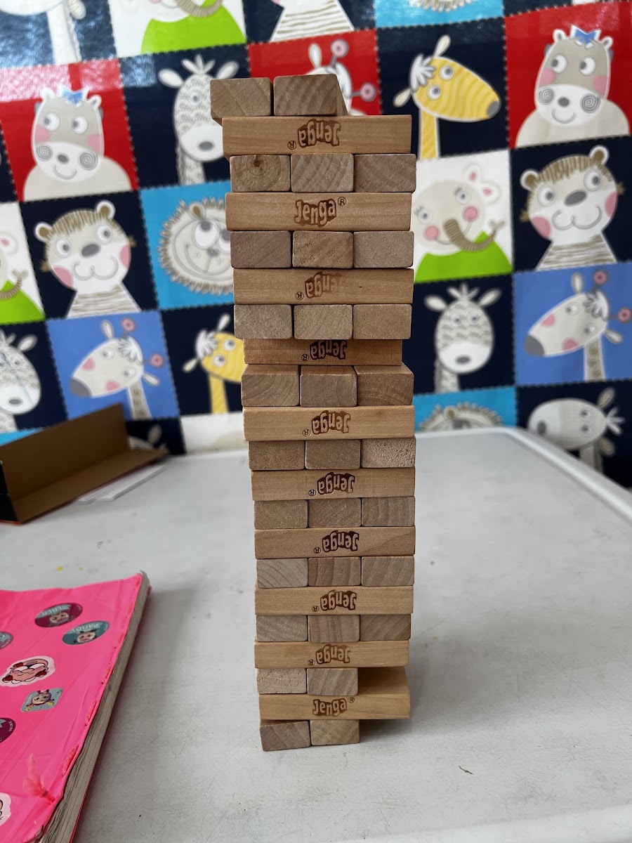 Juego de torre de bloques en terapia
